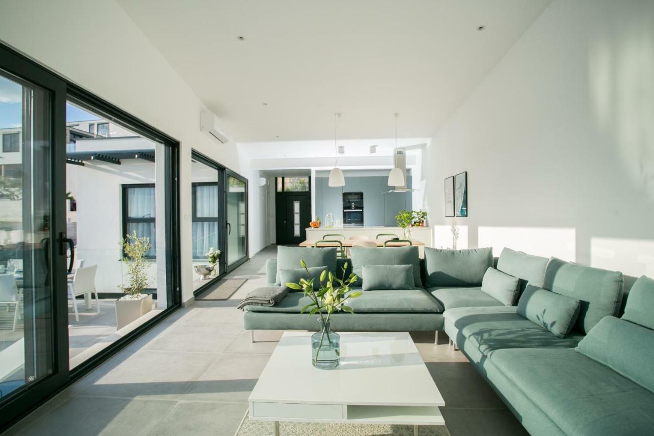 Holiday Home Olive Exclusive - 8 People, Heated Pool, Okrug Gornji, Sea View Trogir Exterior foto