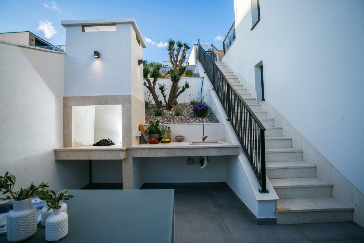 Holiday Home Olive Exclusive - 8 People, Heated Pool, Okrug Gornji, Sea View Trogir Exterior foto
